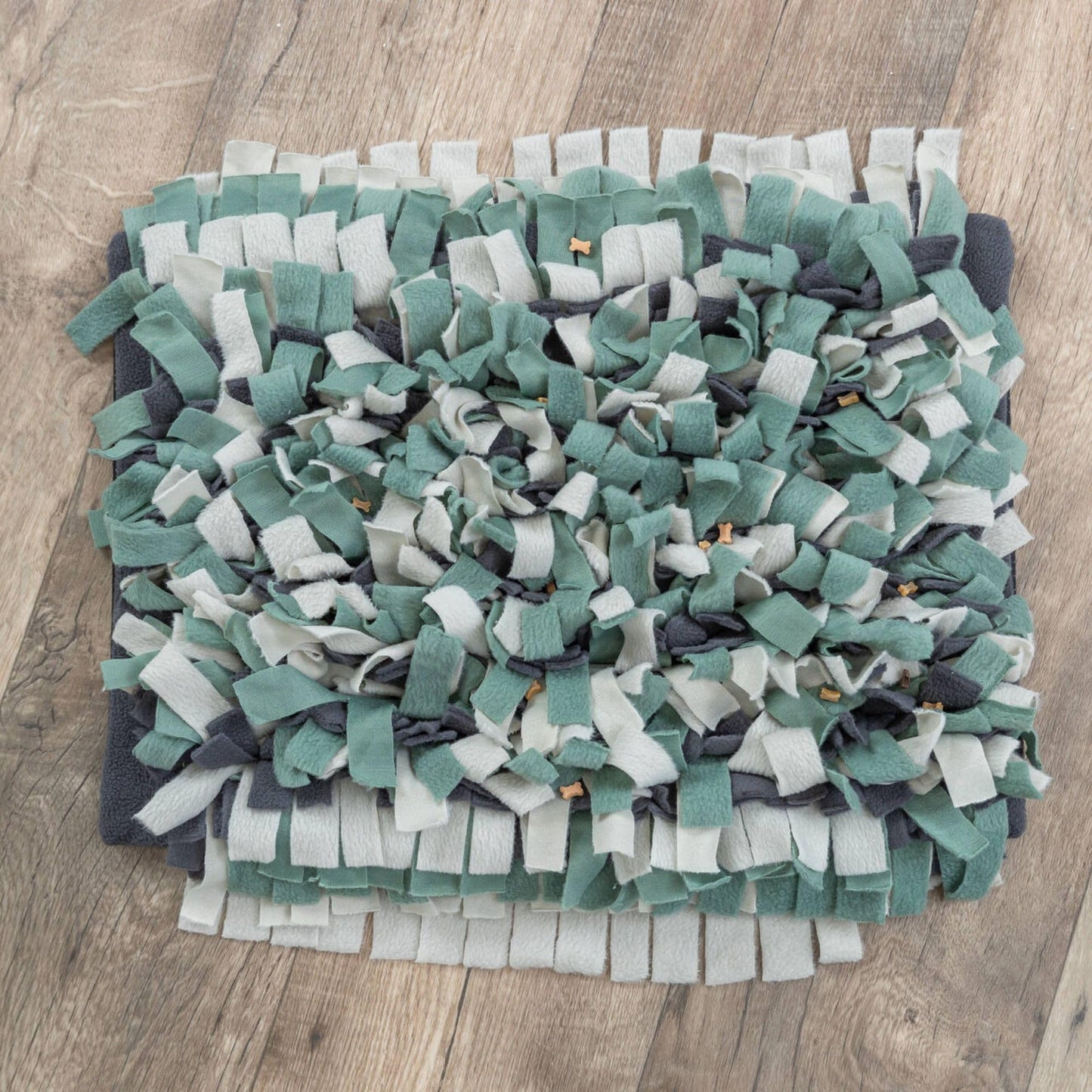 TRIXIE Snuffle Mat for Dogs, Level 1 Interactive Dog Toys, Slow Feeder Puzzle, Foraging Training